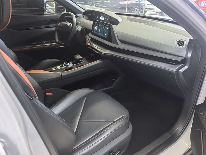 Changan UNI-V 2022 1.5 T Premium — фото 11