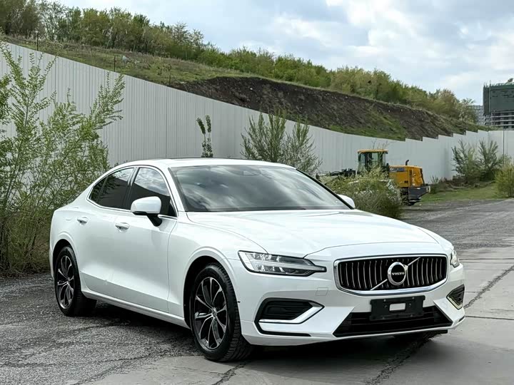 Volvo S60 2022 B 4 — фото 3