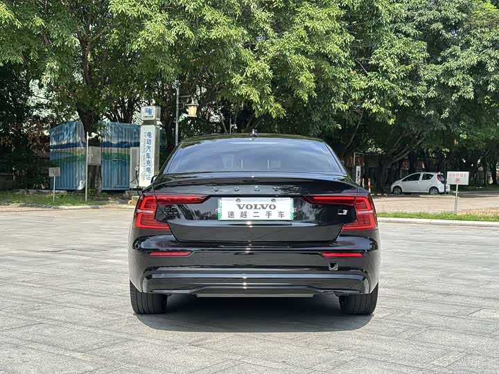 Volvo S 60 Hybrid 2024 T 8 4 WD — фото 17
