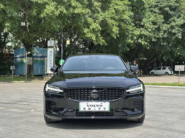Volvo S 60 Hybrid 2024 T 8 4 WD — фото 2