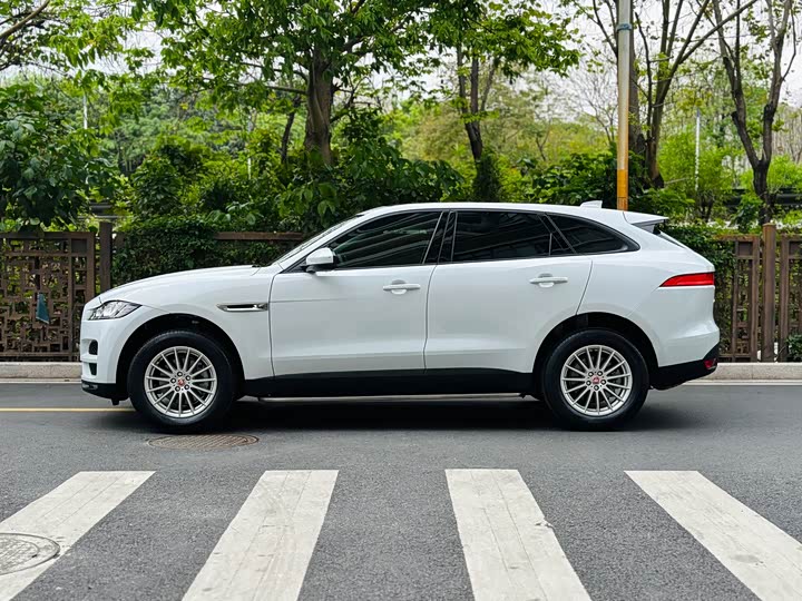 Jaguar F-PACE 2018 2.0 T 2 WD — фото 3