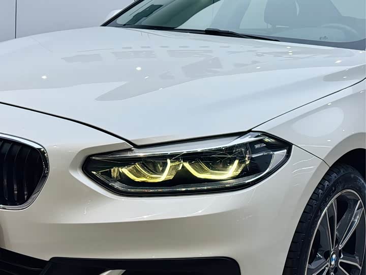 BMW 1-Series 2019 118i — фото 23