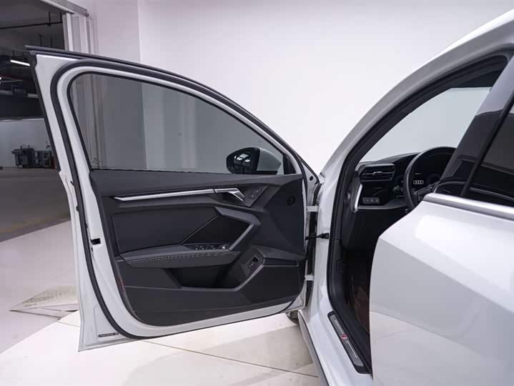 Audi A3 2023 Sportback 35 TFSI Sport — фото 14