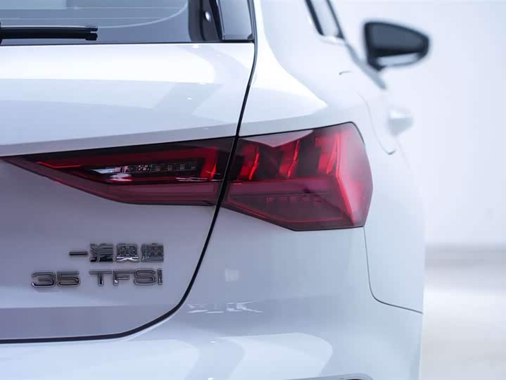 Audi A3 2023 Sportback 35 TFSI Sport — фото 16