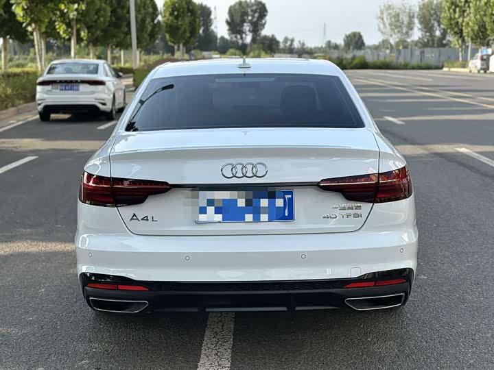 Audi A4L 40 TFSI люкс-динамик — фото 4