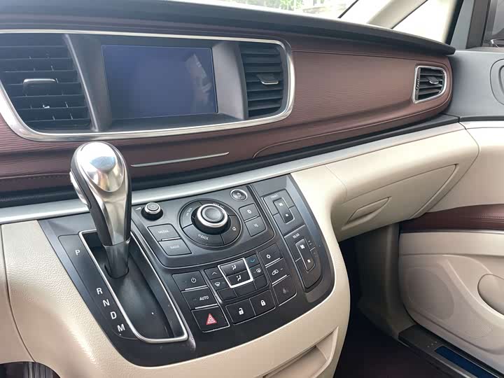Buick GL 8 2017 25 S Luxury V — фото 16