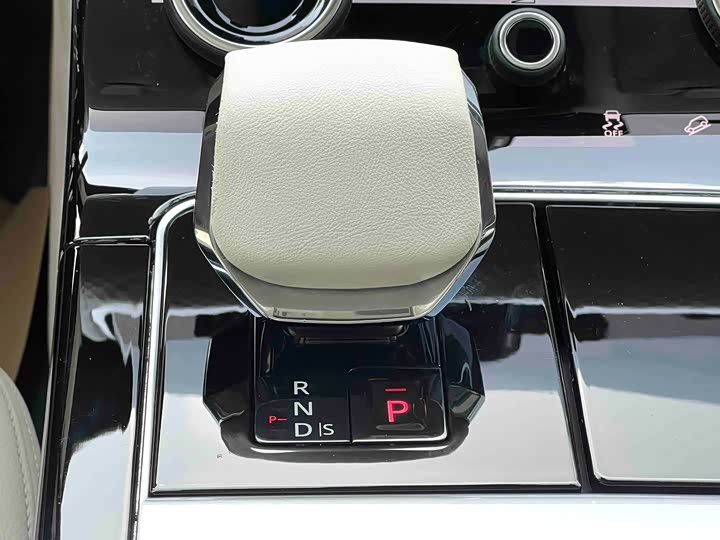 Land Rover Range Rover Velar — фото 9
