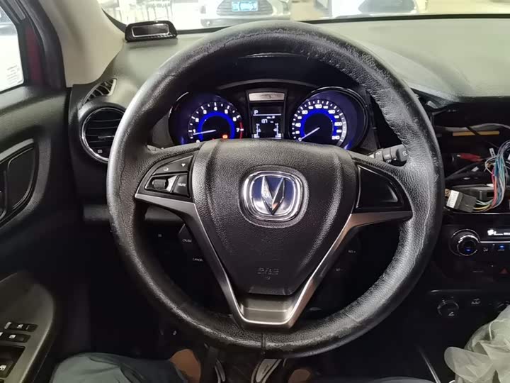 Changan CS15 2016 1.5 L AT — фото 11