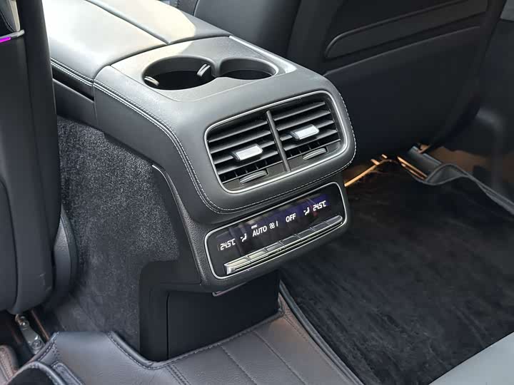 Mercedes-Benz GLS 2024 AMG GLS 63 4 MATIC+ — фото 11