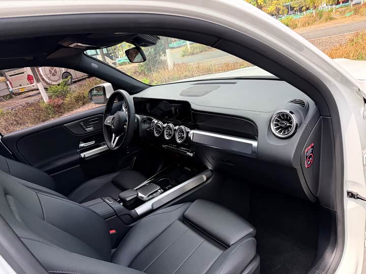 Mercedes-Benz GLB 2021 GLB 200 — фото 52