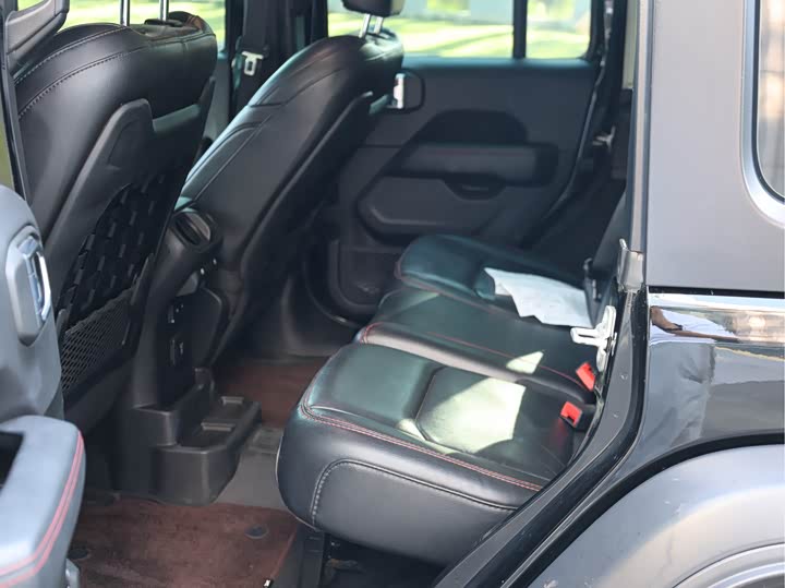 Jeep Wrangler — фото 12