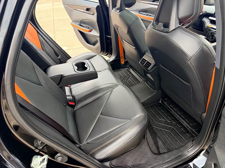 Changan UNI-V 2023 1.5 T Premium — фото 13
