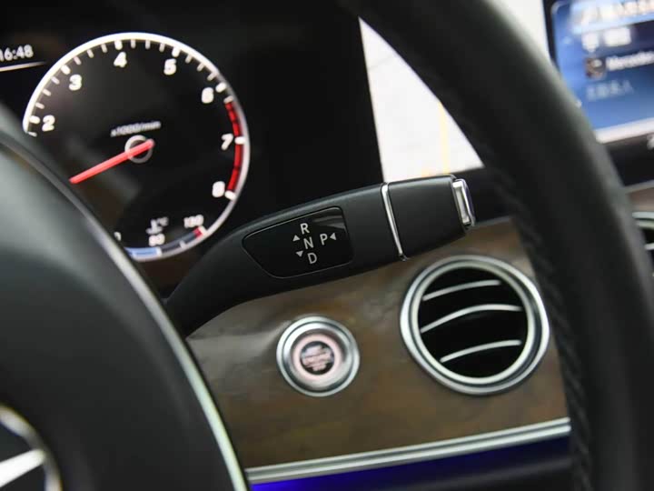 Mercedes-Benz E-Class E 200 L — фото 12