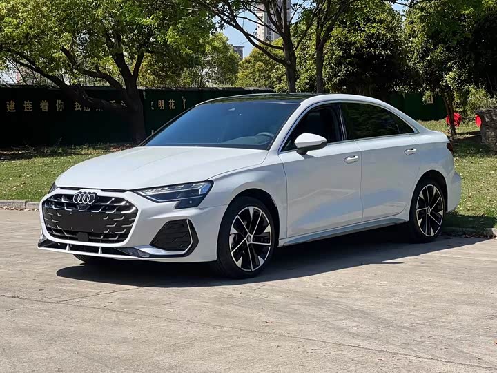 Audi A3 2025 A 3 L Limousine 35 TFSI — фото 1