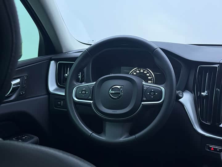 Volvo XC60 2018 T 5 4 WD — фото 14