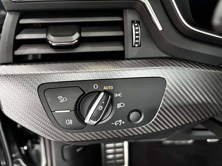 Audi A4L 2024 40 TFSI quattro RS — фото 12