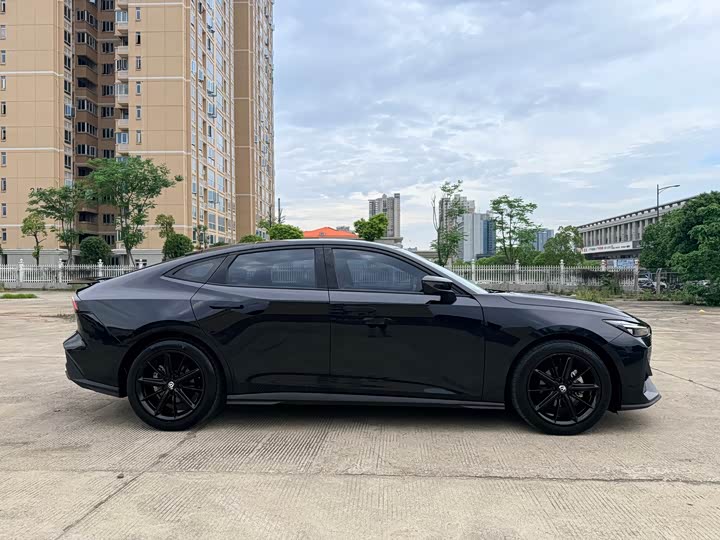 Changan UNI-V 2023 1.5 T Premium — фото 4