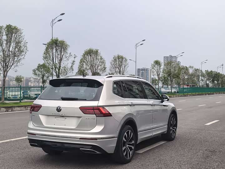 Volkswagen Tiguan L — фото 4