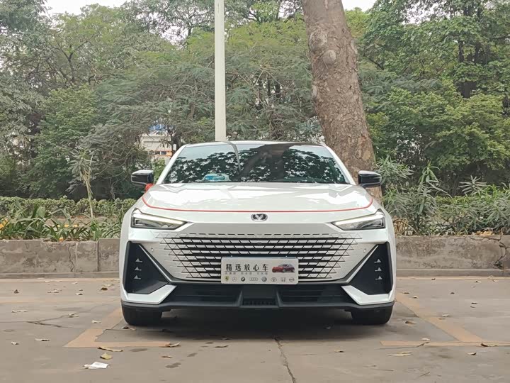 Changan UNI-V 2023 1.5 T Premium — фото 3