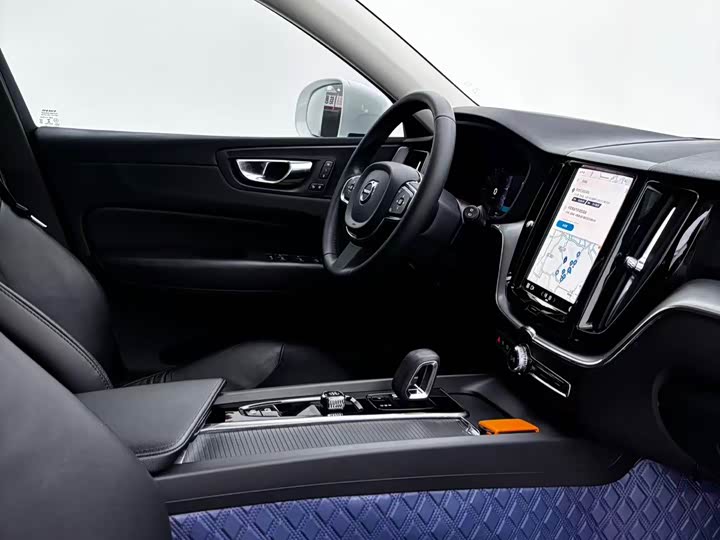 Volvo XC60 2022 B 5 4 WD — фото 17
