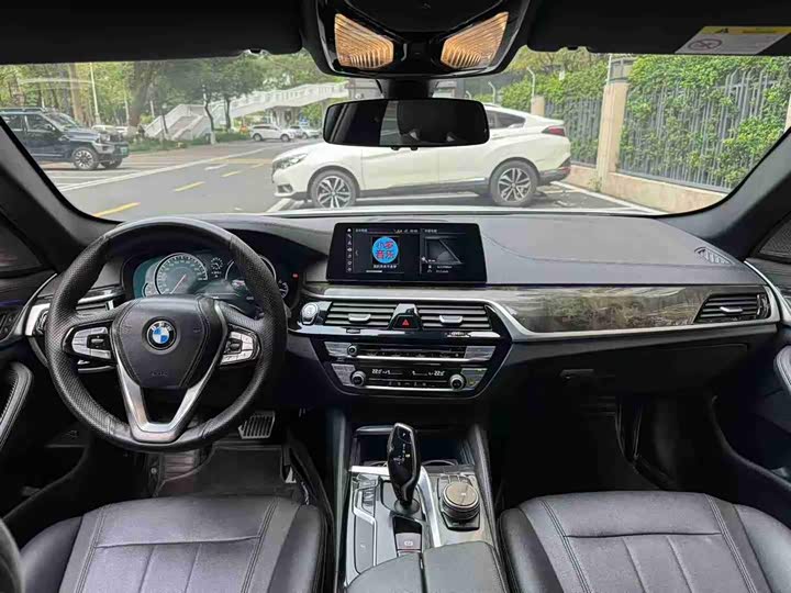 BMW 5-Series 2018 525 Li M — фото 7