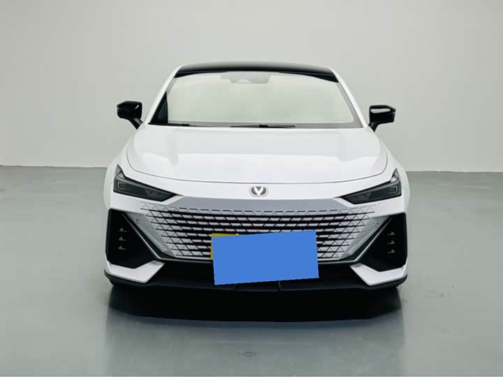 Changan UNI-V 2023 1.5 T Premium — фото 2