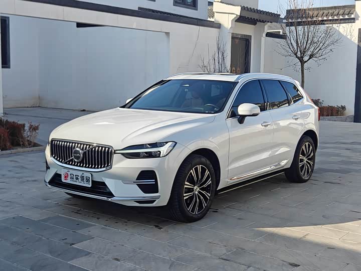 Volvo XC60 2022 B 5 4 WD — фото 1
