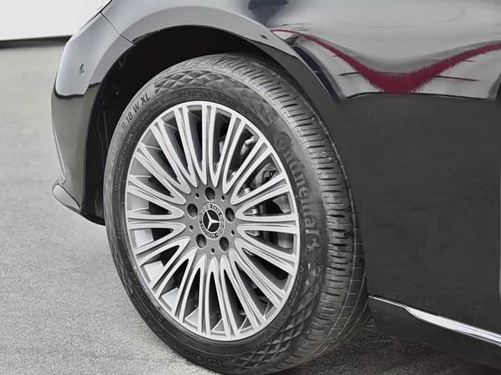 Mercedes-Benz E-Class 2022 E 300 L Luxury — фото 25