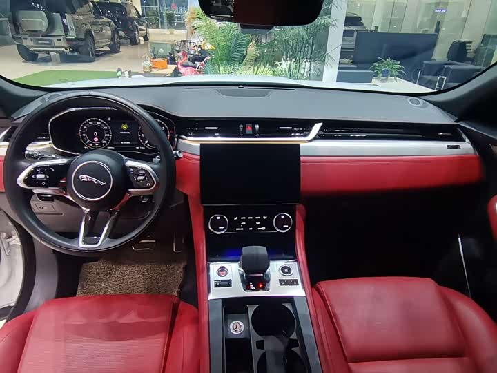 Jaguar F-PACE 2024 P 250 R-Dynamic SE — фото 17