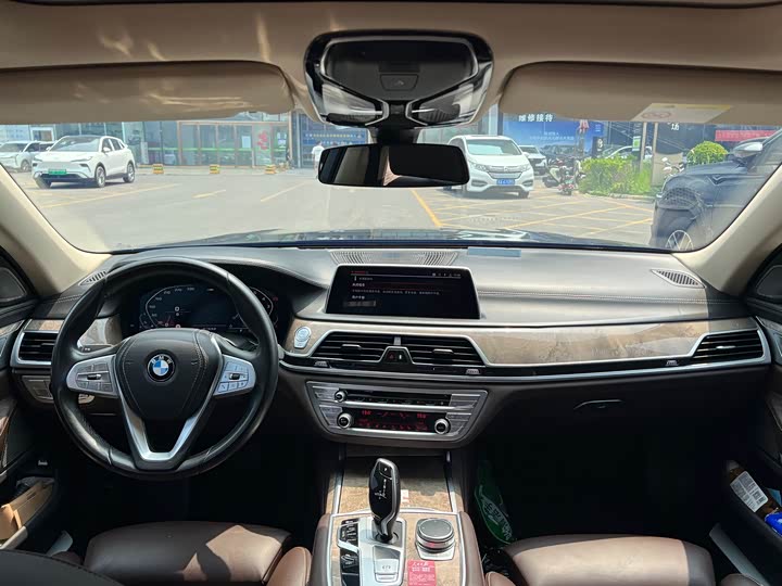 BMW 7 Series 740Li продвинутая люкс-пакет — фото 3