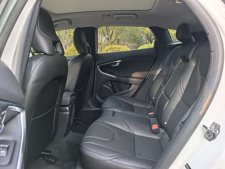 Volvo V40 2017 T 4 — фото 11