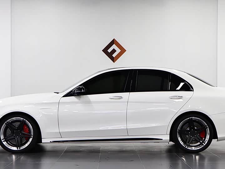 Mercedes-Benz C-Class 2019 AMG C 63 — фото 7