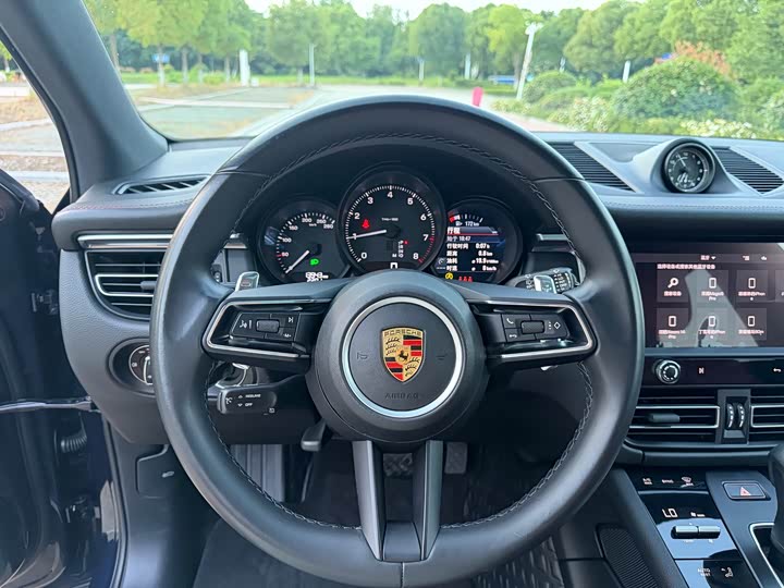 Porsche Macan 2023 Macan 2.0 T — фото 5
