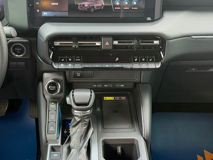 Toyota Prado — фото 13