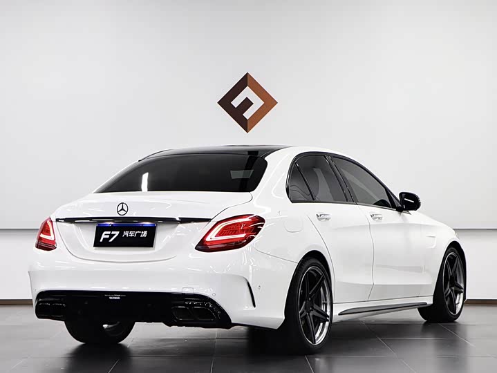 Mercedes-Benz C-Class 2019 AMG C 63 — фото 6