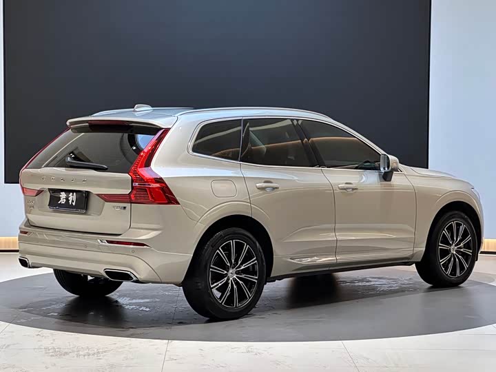 Volvo XC60 2020 T 5 4 WD — фото 2
