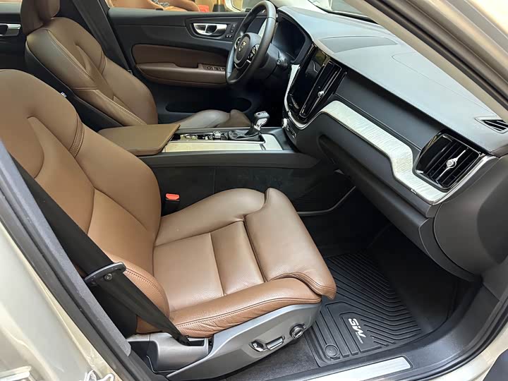 Volvo XC60 2020 T 5 4 WD — фото 7