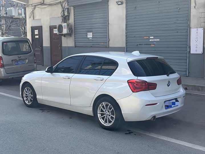 BMW 1-Series 2018 118i Leading — фото 5
