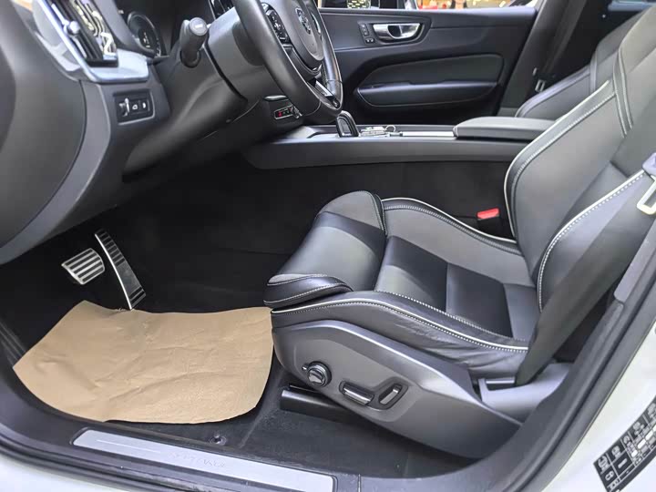Volvo XC60 Hybrid 2021 T 8 E Hybrid — фото 4