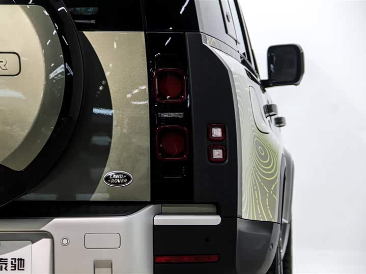 Land Rover Defender — фото 10