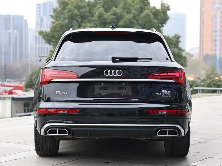 Audi Q5L 2022 40 T — фото 4