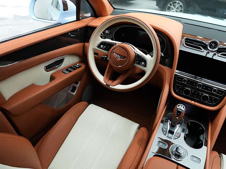Bentley Bentayga — фото 16