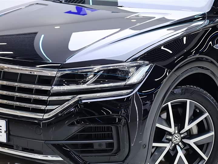 Volkswagen Touareg — фото 10