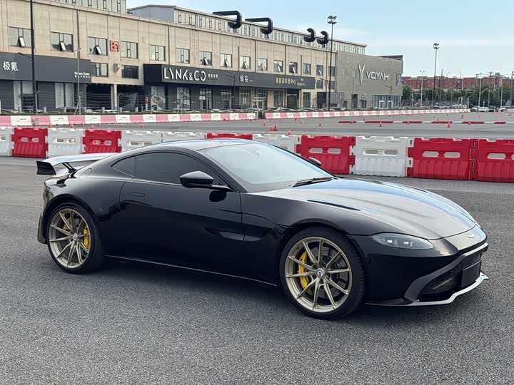 Aston Martin V8 Vantage 2020 4.0 T V 8 Coupe — фото 7