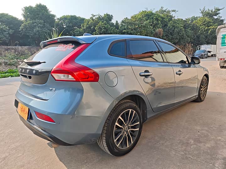 Volvo V40 2017 T 3 — фото 7