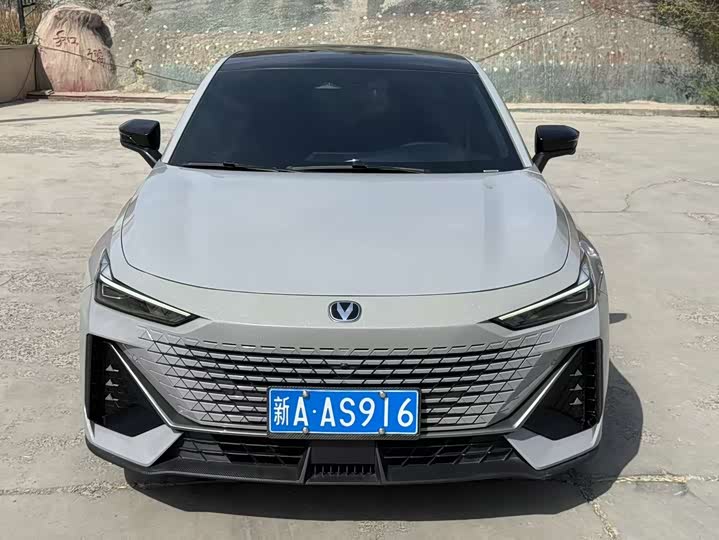 Changan UNI-V 2024 1.5 T Premium — фото 2