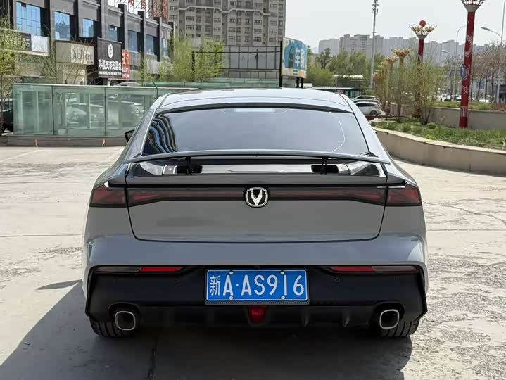 Changan UNI-V 2024 1.5 T Premium — фото 8