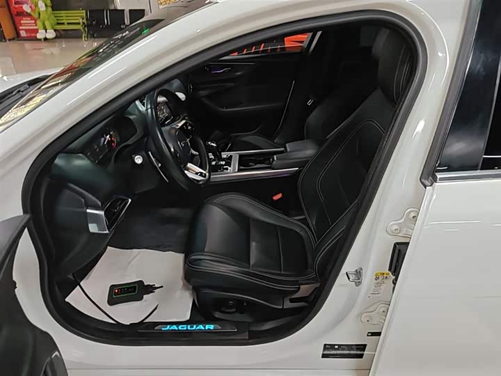 Jaguar XEL 2020 2.0 T 200 PS R-DYNAMIC — фото 15