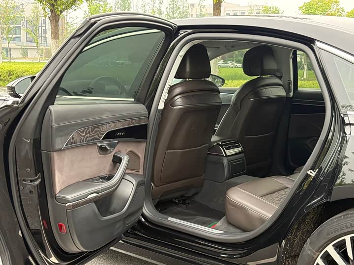Audi A8 2023 A 8 L 50 TFSI quattro — фото 9