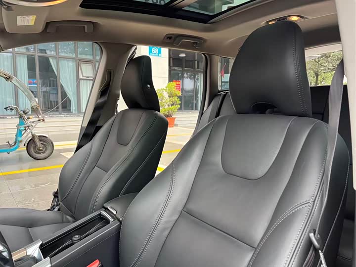 Volvo XC60 2017 T 5 — фото 13